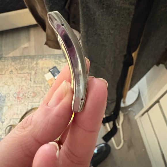 Gucci Metallic Silver Rectangular Watch - Picture 2 of 9